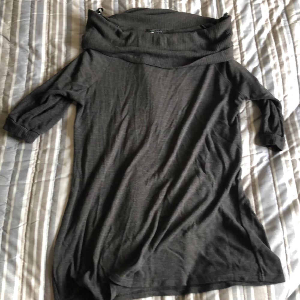 Quarter sleeve lightweight cowl neck